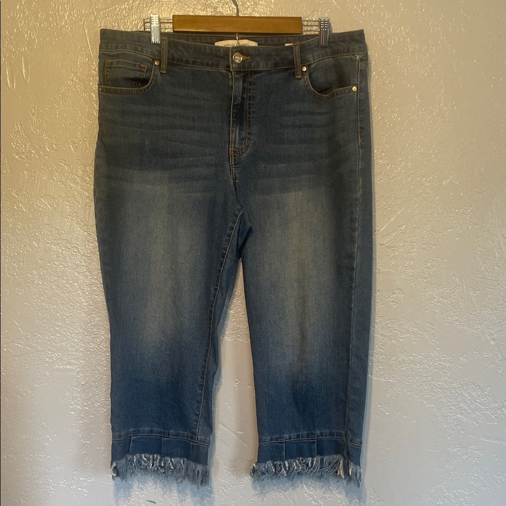 Vintage America Blue Cropped Jeans with Frayed Hem
